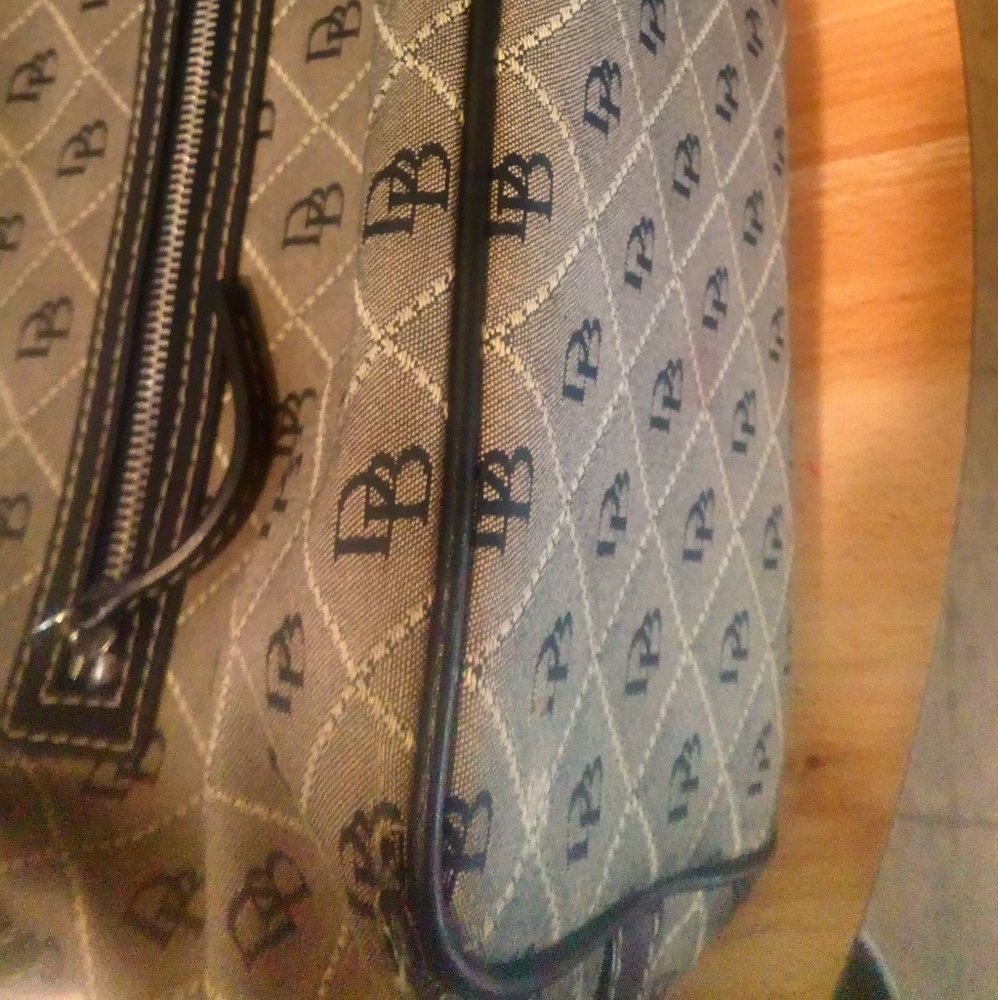 Dooney & Bourke - Picture 5 of 6